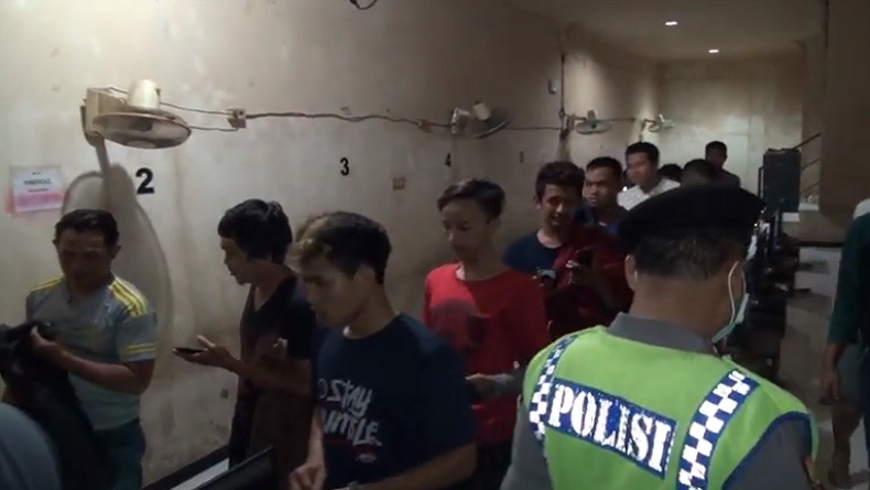 Diimbau Tetap Rumah, Pemuda di Semarang Malah Nongkrong di Rental PS