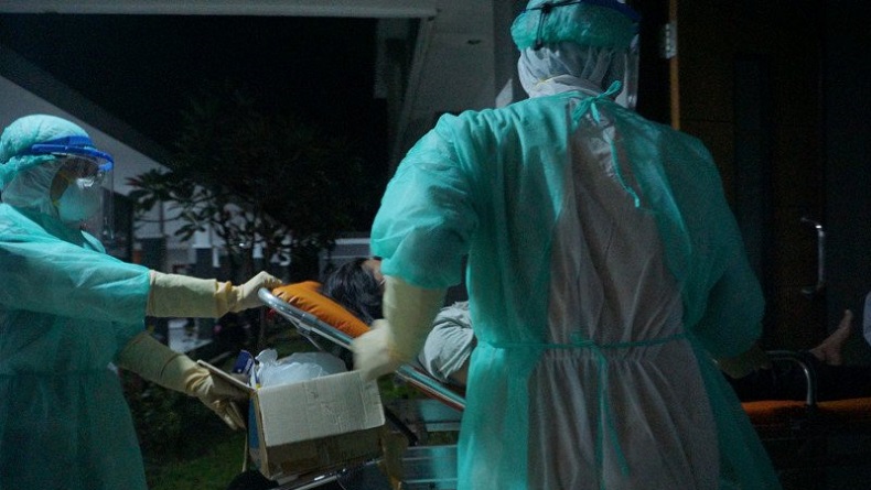 Salut! 5 Pria Berusia Lebih dari 60 Tahun Jadi Relawan Penanganan Corona