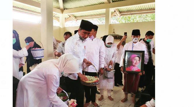 Jokowi Ziarah ke Makam Orangtua di Karanganyar Malam Ini