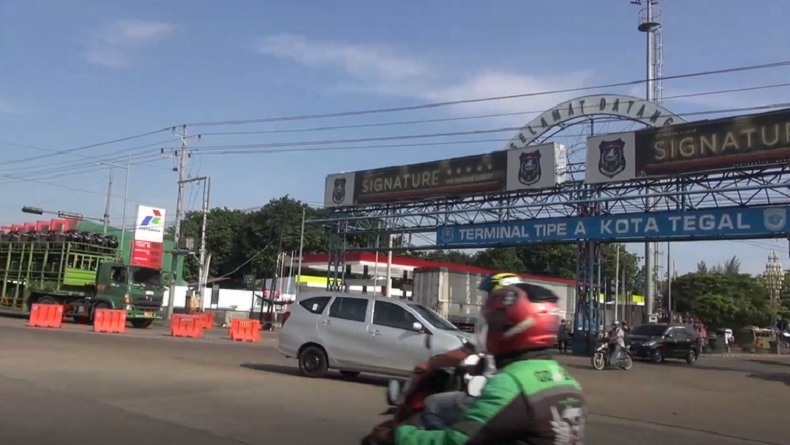 Tegal Lockdown, Pendapatan Sopir Angkot Merosot Drastis