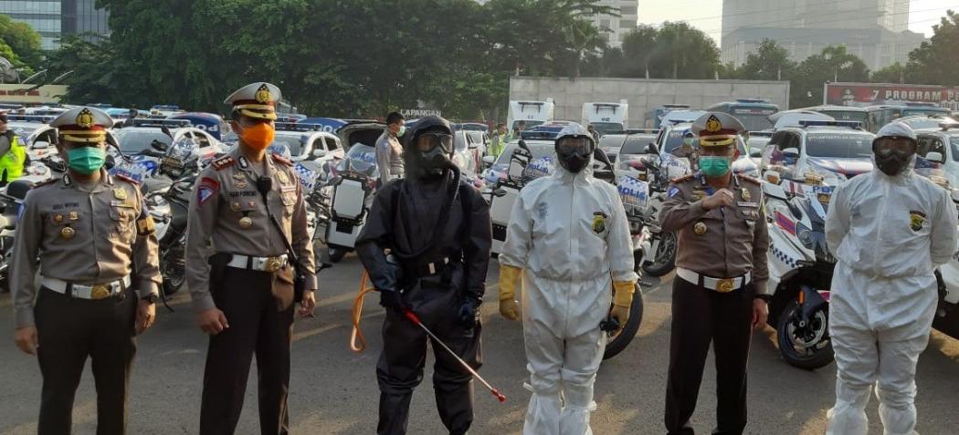 350 Kendaraan Ditlantas Polda Metro Jaya Disemprot Disinfektan