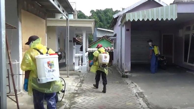 Penyemprotan Besar-besaran Dilakukan di Jember Pascaseorang Warga Positif Corona