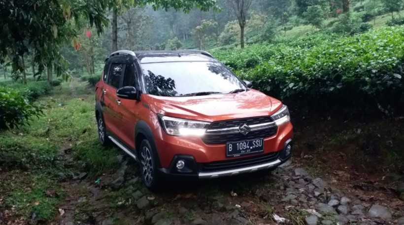 Sematkan Fitur Smart E-Mirror, Suzuki XL7 Punya Blackbox seperti Pesawat