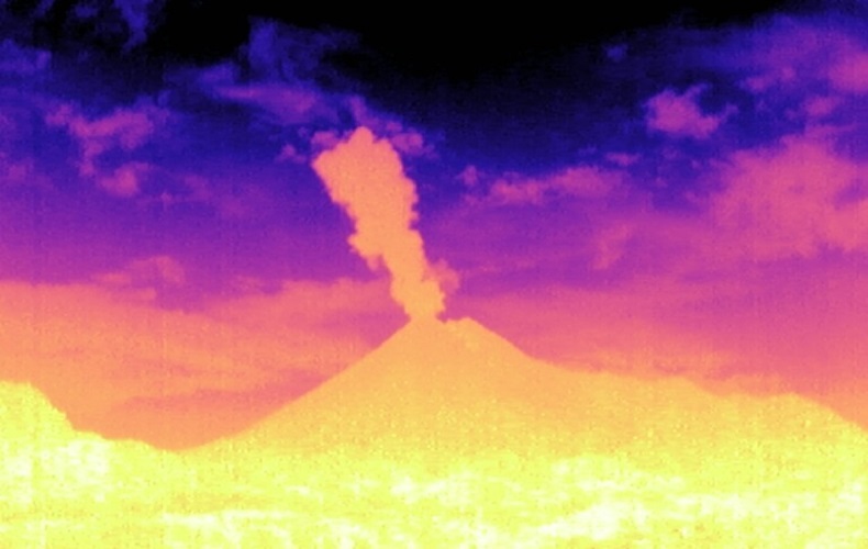 Gunung Merapi Kembali Meletus Minggu Dini Hari