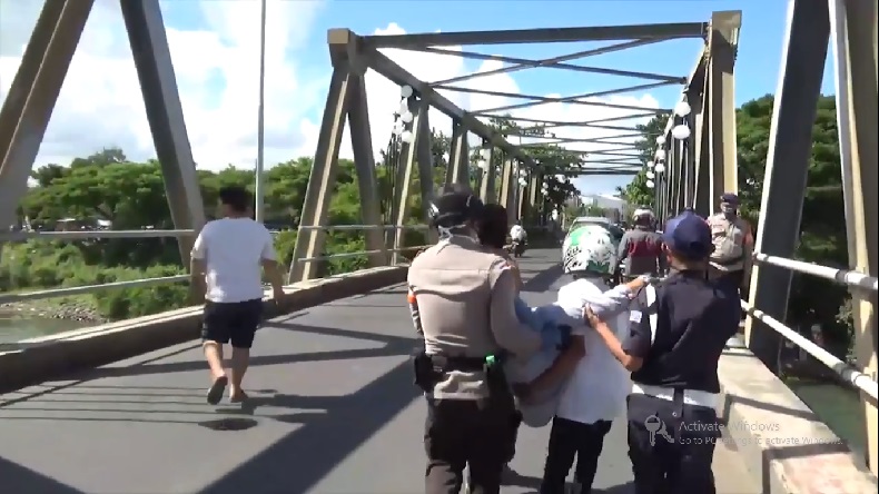 Ojol di Makassar Nekat Lompat dari Jembatan Barombong, Motif Diduga Cekcok dengan Istri