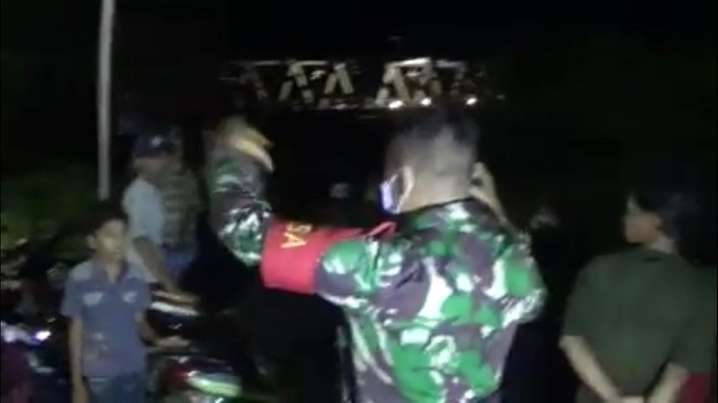 Tonton Pencarian Ojol Tenggelam, Ratusan Orang Berkerumun Dibubarkan Tim SAR Gabungan