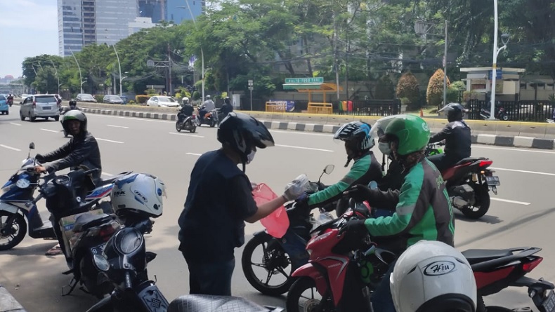 LDD Keuskupan Agung Jakarta Bagi Makanan Siap Saji untuk Masyarakat