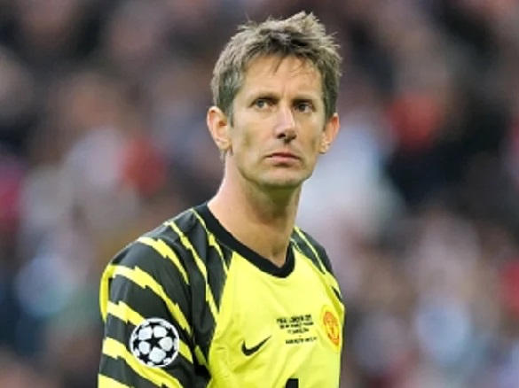 Legenda Man United Edwin Van der Sar Kirim Kabar Baik usai Pendarahan Otak