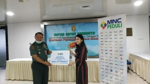 MNC Peduli Serahkan Bantuan 1.000 APD dan 25 Jeriken Hand Sanitizer ke RSPAD Gatot Soebroto
