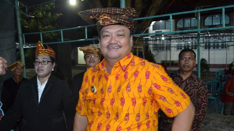 Bupati Morowali Utara Aptripel Tumimomor Meninggal Dunia