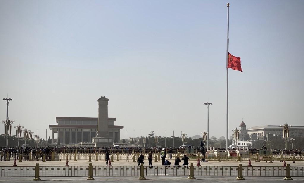 Rakyat China Mengheningkan Cipta Kenang Korban Corona, Semua Aktivitas Berhenti 3 Menit