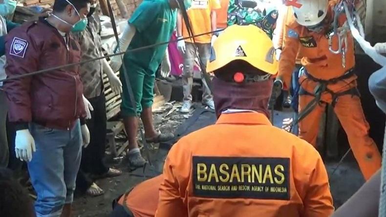 Tragis, Ayah Ibu dan Anak Tewas Terperosok ke Septic Tank di Bondowoso