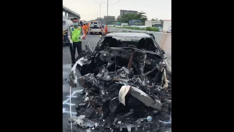 Mobil Wakil Jaksa Agung Arminsyah Rusak Berat di Bagian Depan