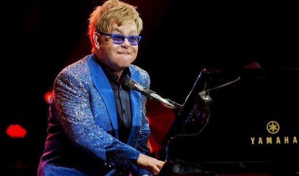 Elton John Sumbang 1 Juta Dolar Amerika untuk Darurat Corona