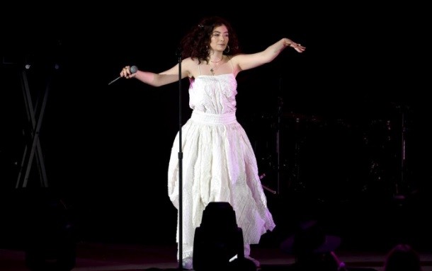 Lorde Kembali Bermusik usai Kematian Anjing Peliharaannya