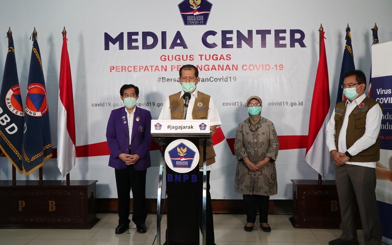 Gugus Tugas Serahkan 7.000 APD ke Dokter Gigi dan Spesialis THT