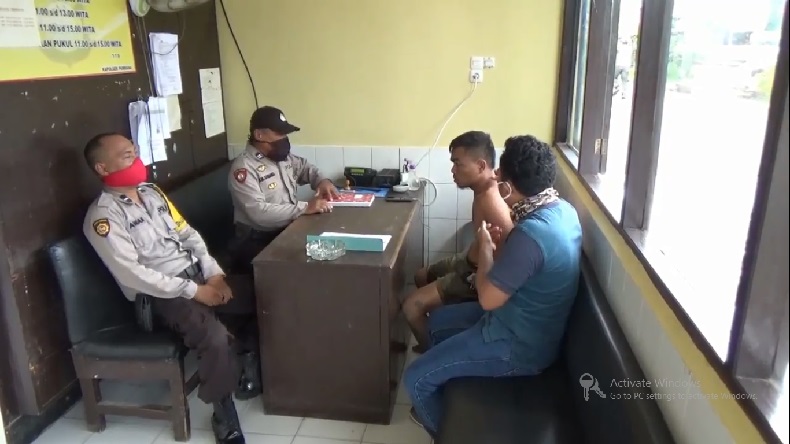 Kepergok Pemilik Rumah, Maling Motor di Wajo Ditimpuki Warga Pakai Batu