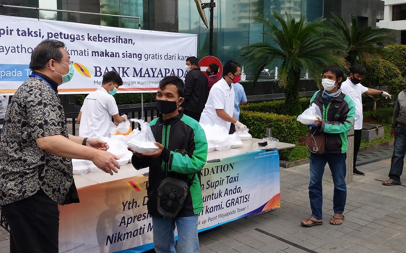 Mayapada Group Bagikan Makan Siang Gratis untuk Ojol hingga Sopir Taksi