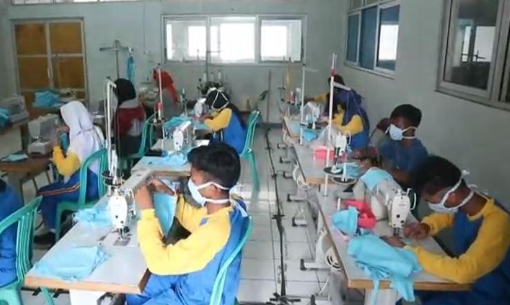 Puluhan Disabilitas di Bandung Produksi Masker Kain untuk Dibagikan ke Masyarakat