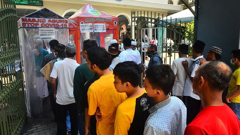 Protokol Kesehatan Salat Id di Padang Ketat, Jemaah Lewati Bilik Sterilisasi
