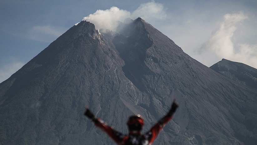 Gunung Merapi Menggembung, Ahli Vulkanologi: Tetap Tenang dan Jangan Panik