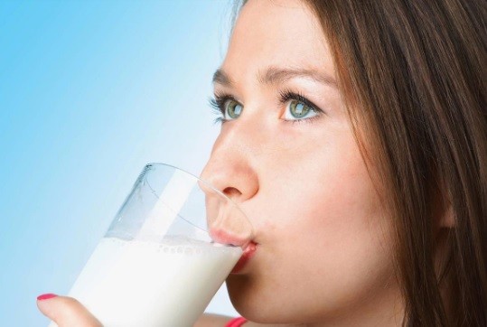 Selain Berjemur, Minum Susu Bisa Penuhi Asupan Vitamin D Selama Pandemi  