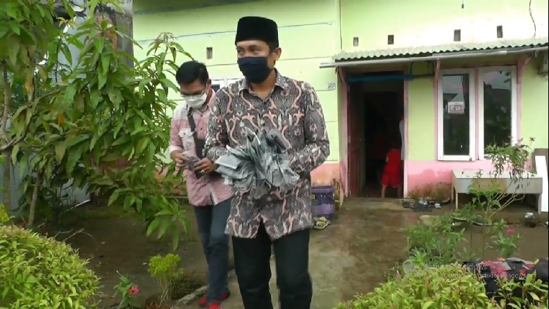 Ketua RT di Palembangkan Sumbangkan Gaji untuk Beli Masker Warga