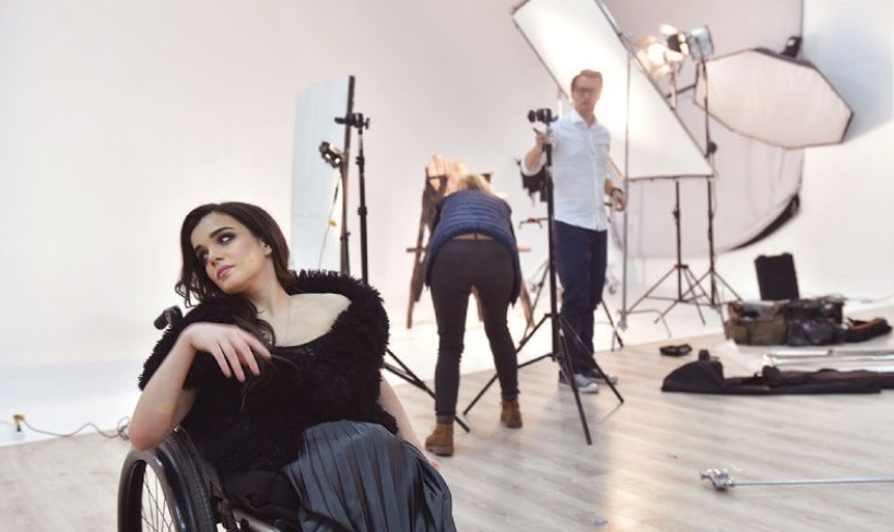 Produksi Iklan Fesyen Terganggu akibat Virus Corona