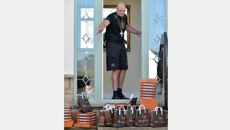 Tyson Fury Pesan Makanan Online Rp11 Juta untuk Rayakan Paskah