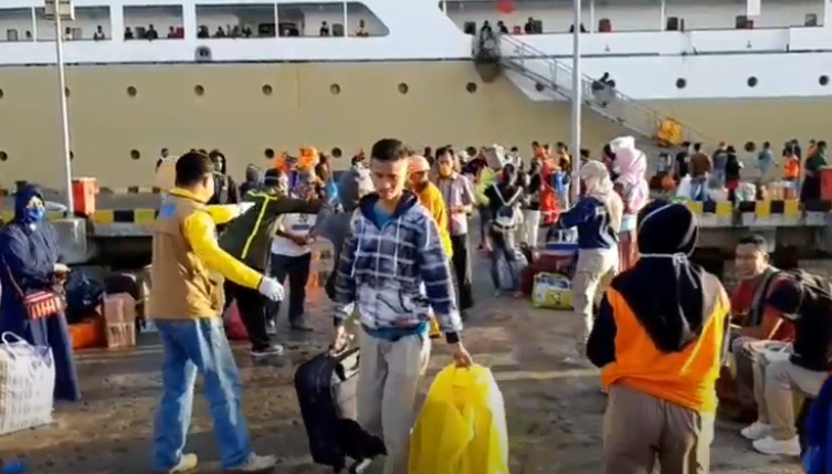 Natal dan Tahun Baru saat Pandemi, Jumlah Penumpang di Pelabuhan Ambon Turun 50 Persen