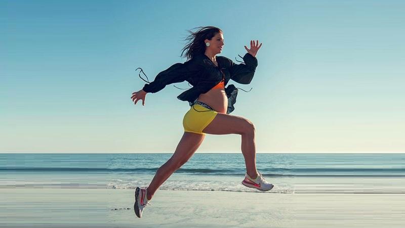 Hamil 9 Bulan, si Cantik Alex Morgan Masih Getol Latihan