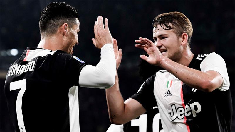 De Ligt Norak Perdana Lihat Ronaldo dan Buffon, bak Bocah di Toko Permen 