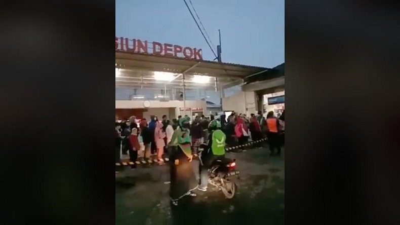 Penumpukan Penumpang Masih Terjadi di Stasiun Depok