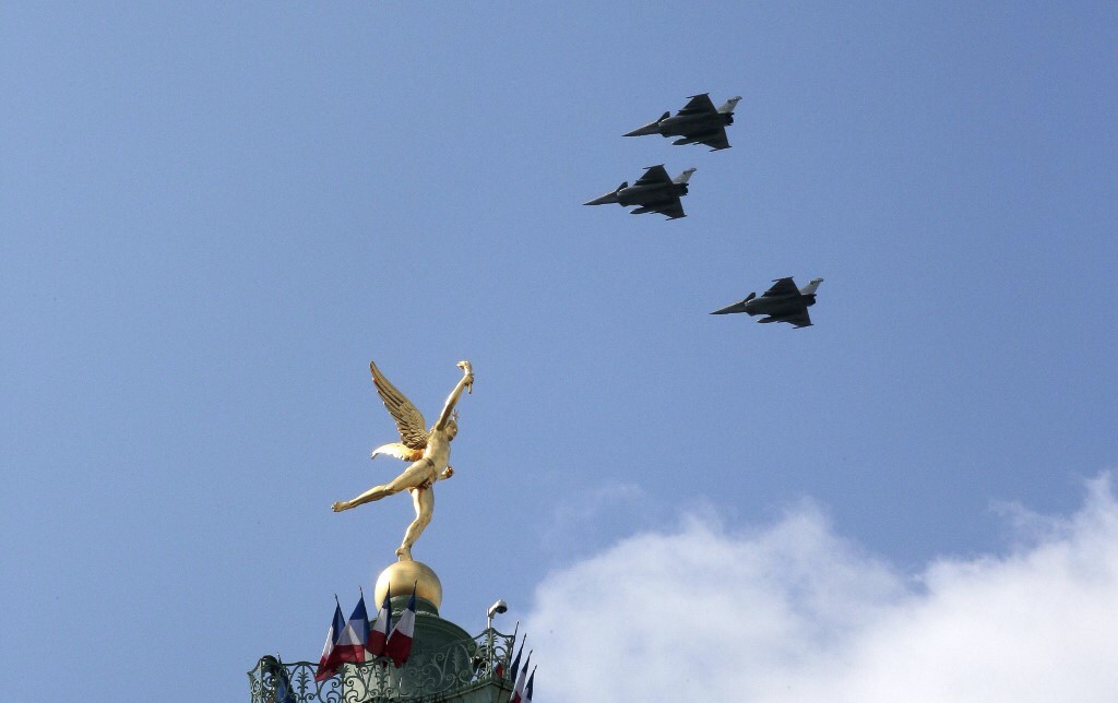 Pria Ini Terlempar ke Luar saat Terbang dengan Jet Tempur, Alasannya Konyol