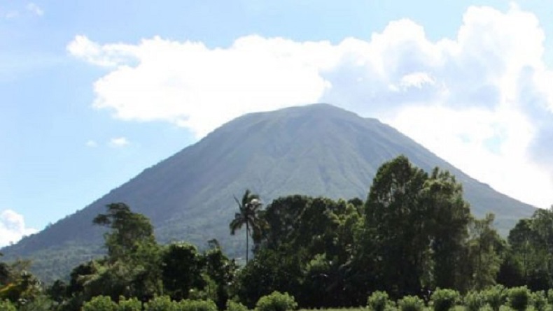 Aktivitas Vulkanik Gunung Lokon di Tomohon Sulut Meningkat