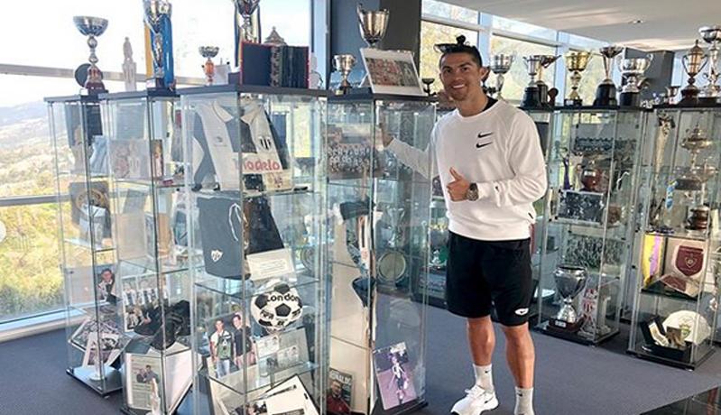 Cristiano Ronaldo Jalan-Jalan ke Museum Klub Masa Kecilnya di Portugal