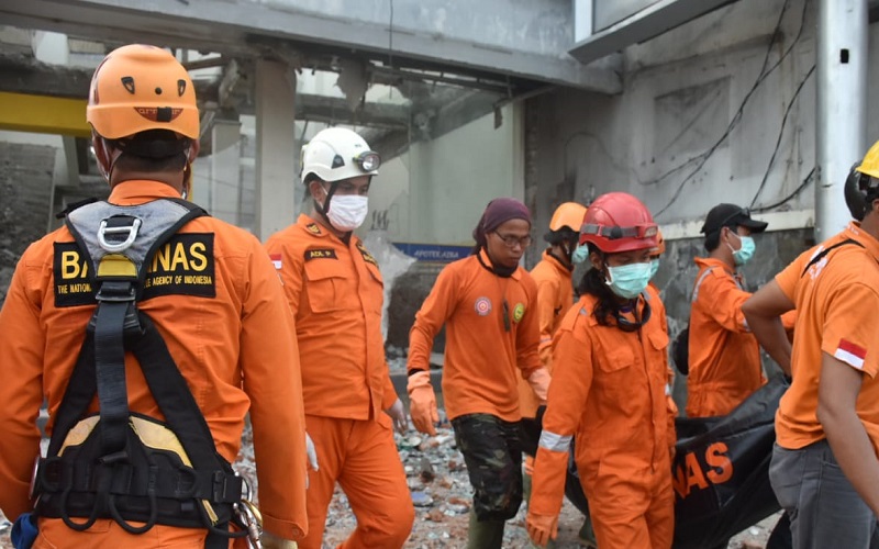 Tragis! Sedang Bertugas, Buruh di Semarang Tewas Tertimpa Reruntuhan Tembok