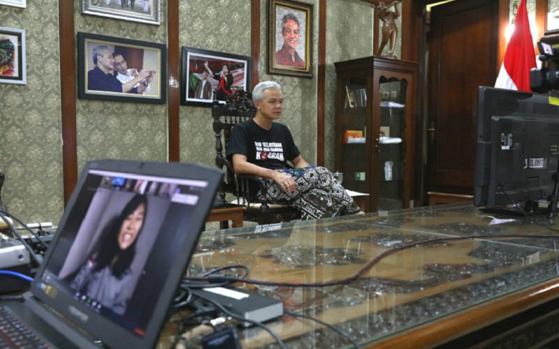 Ganjar Pranowo Minta Pendapat Netizen Soal Denda Warga yang Keluyuran
