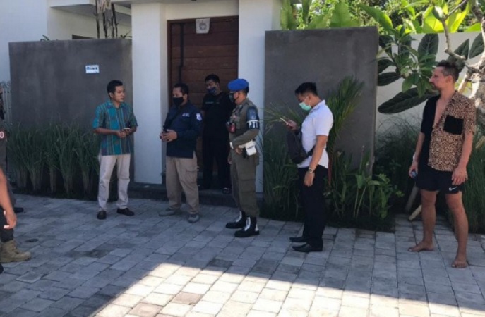 Nekat Terobos dan Berenang di Pantai, Seorang Bule di Bali Dipaksa Pulang ke Penginapan