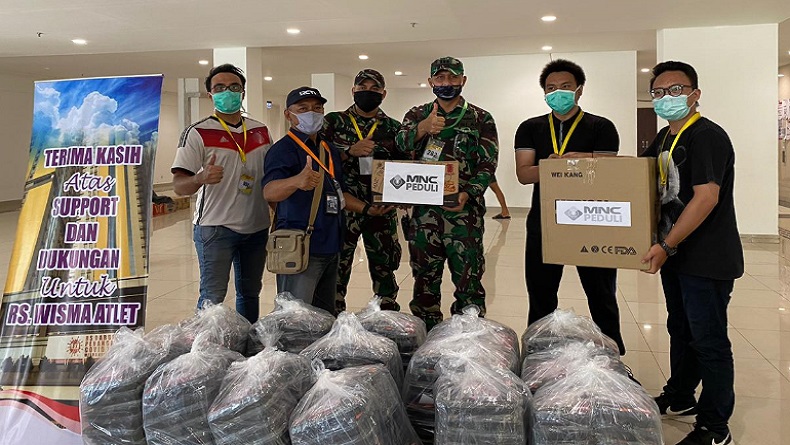 MNC Peduli Bagikan Makan Siang untuk Petugas di RS Darurat Penanganan Covid-19