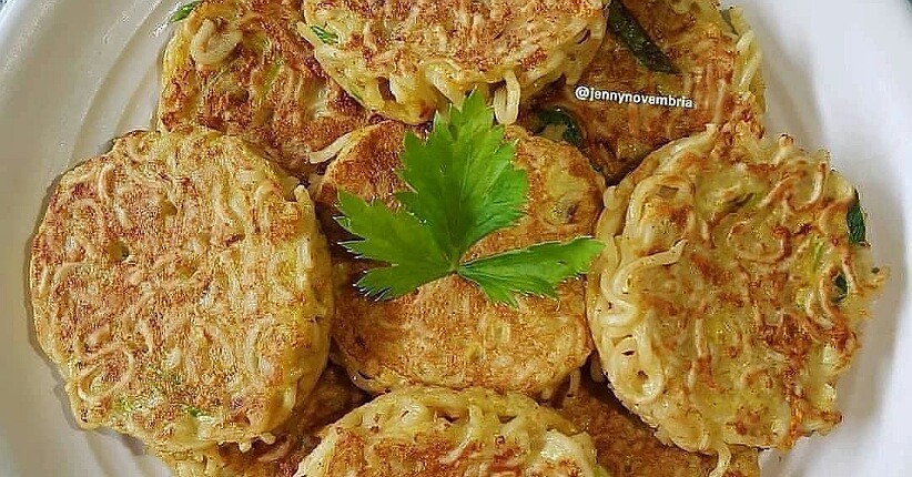 Camilan Sore Enak dan Simpel, Bikin Dadar Mi Bahannya Pakai Telur & Kornet