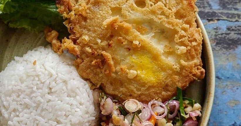 Ide Makan Malam dengan Telur Ceplok Krispi & Sambal Matah, Ini Resep Lezatnya