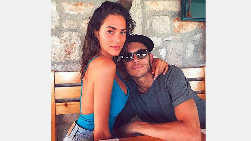 Valentino Rossi Jalani Masa Karantina bersama Pacarnya yang Seksi