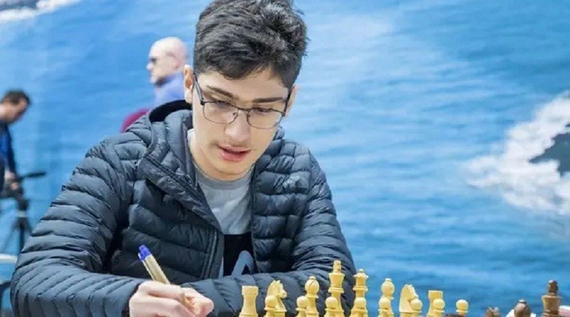 Kalahkan Juara Catur Dunia, Remaja Pengungsi Iran Ini Diganjar Rp216 Juta