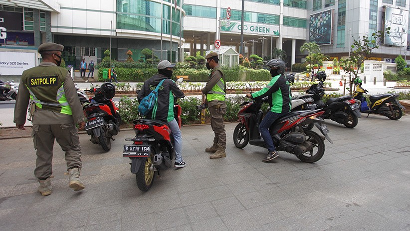 Operasi Yustisi PSBB di Jakarta Selatan Sasar Kerumunan Ojek Online