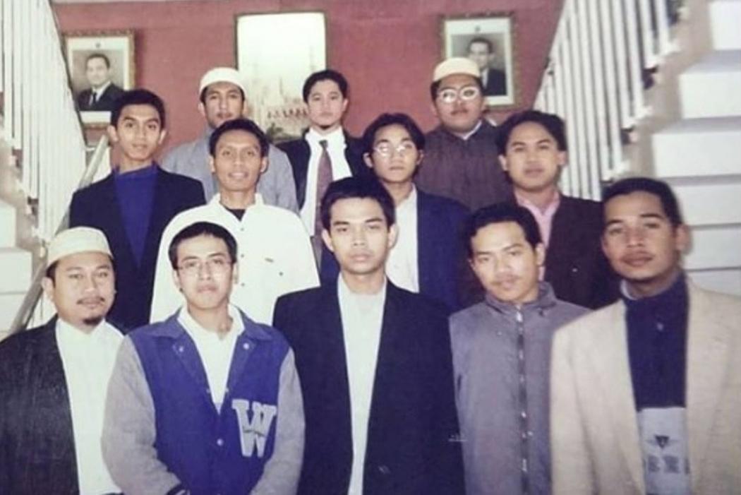 Ustaz Abdul Somad Unggah Foto 20 Tahun Lalu, Netizen: Masya Allah Ganteng