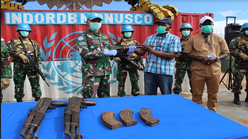 Pasukan Garuda Kembali Terima 3 Pucuk Senjata AK-47 dari Eks Combatan