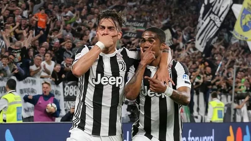 Douglas Costa Sebut Paulo Dybala Lebih Kuat dari Cristiano Ronaldo