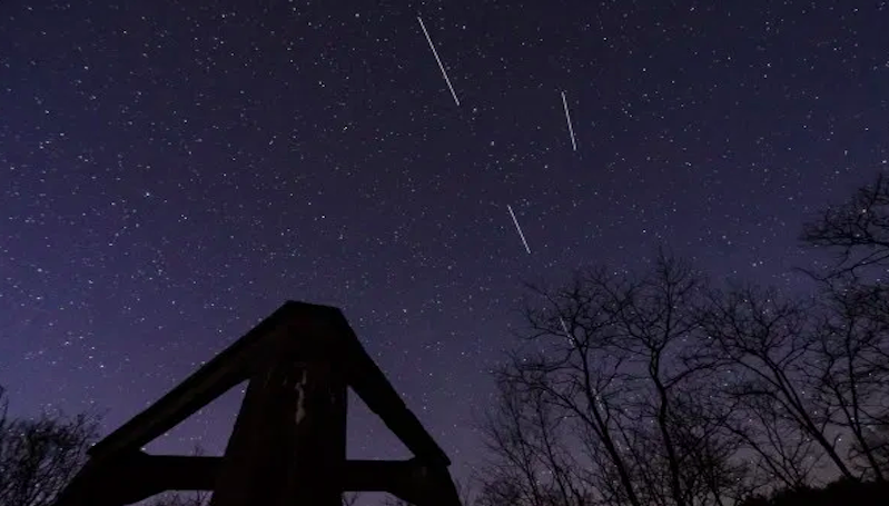 Satelit Terlihat di Inggris, SpaceX Akan Perbaiki Kecerahan Starlink