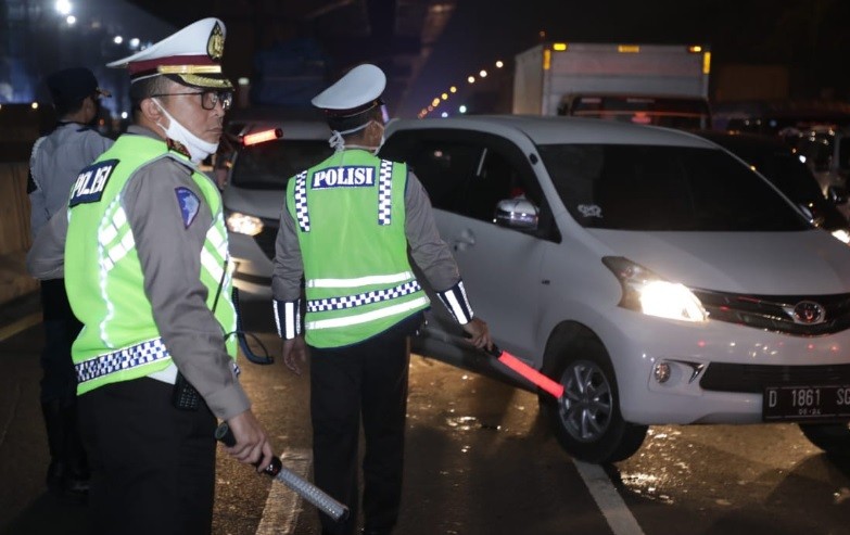 Larangan Mudik Efektif Berlaku Hari Ini, Polisi Mulai Sekat Sejumlah Jalan Tol